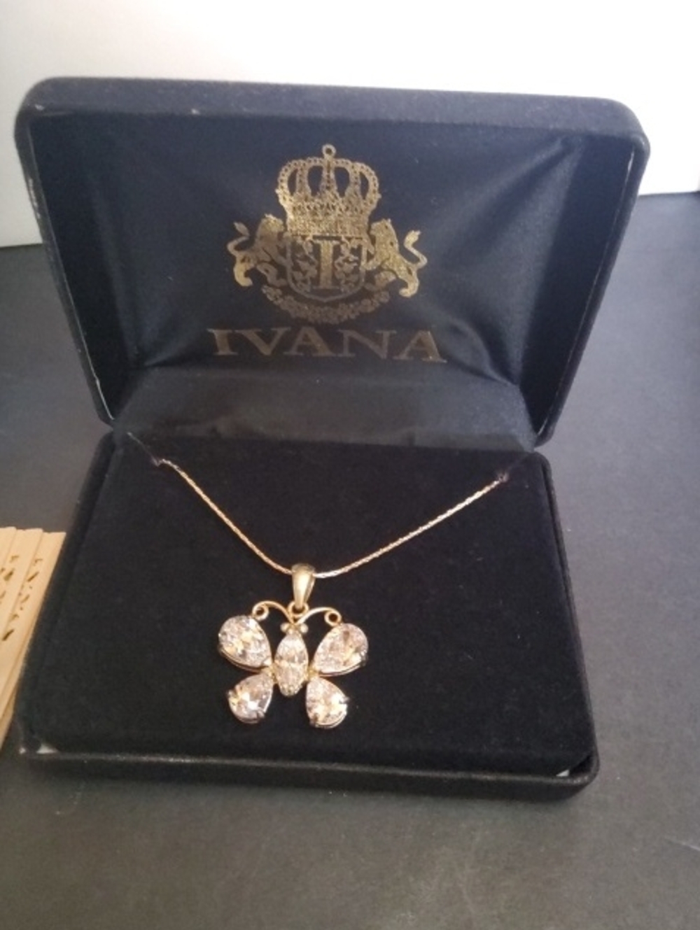 Bling Bundle IVANA butterfly necklace 7 pieces. - Picture 5 of 12